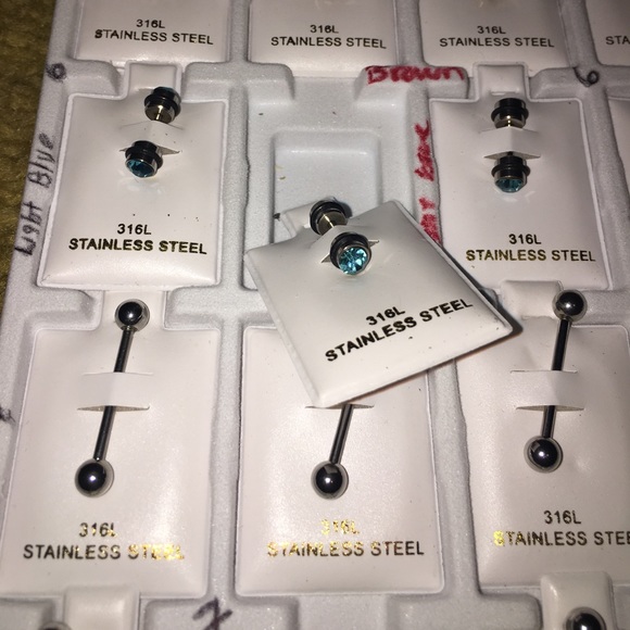 Piercing - Picture 3 of 4