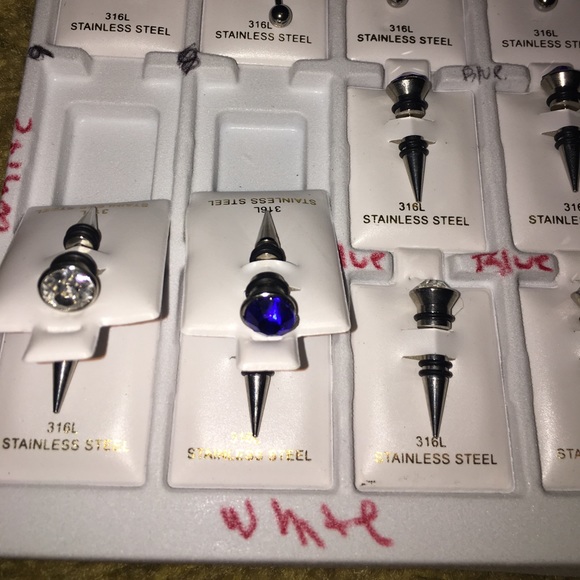 Piercing - Picture 4 of 4