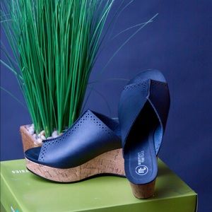 New-Black Wedge Sandal