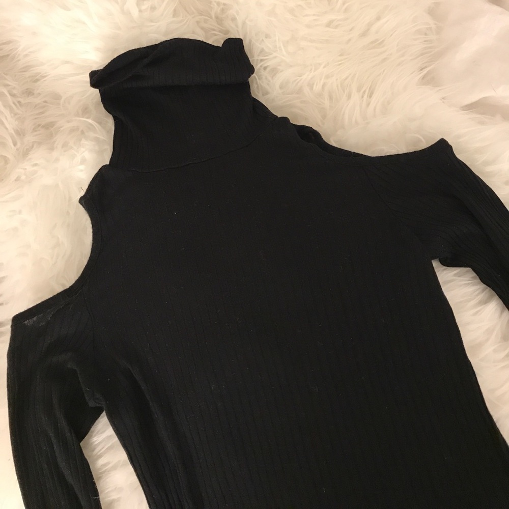 Cold shoulder turtle neck