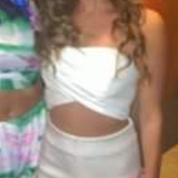 Cameo pleated crop top - Picture 4 of 4