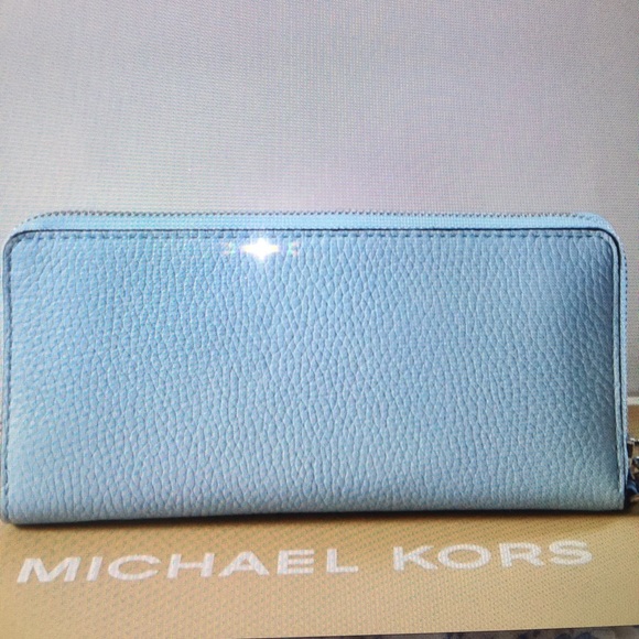 Michael Kors Jet Set Travel Continental Wallet - Picture 2 of 4