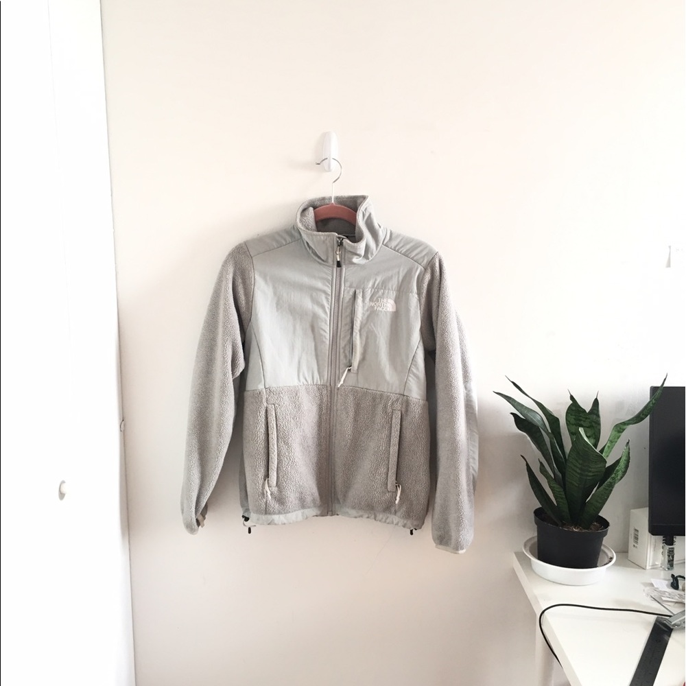 ✅The Northface offwhite Jacket