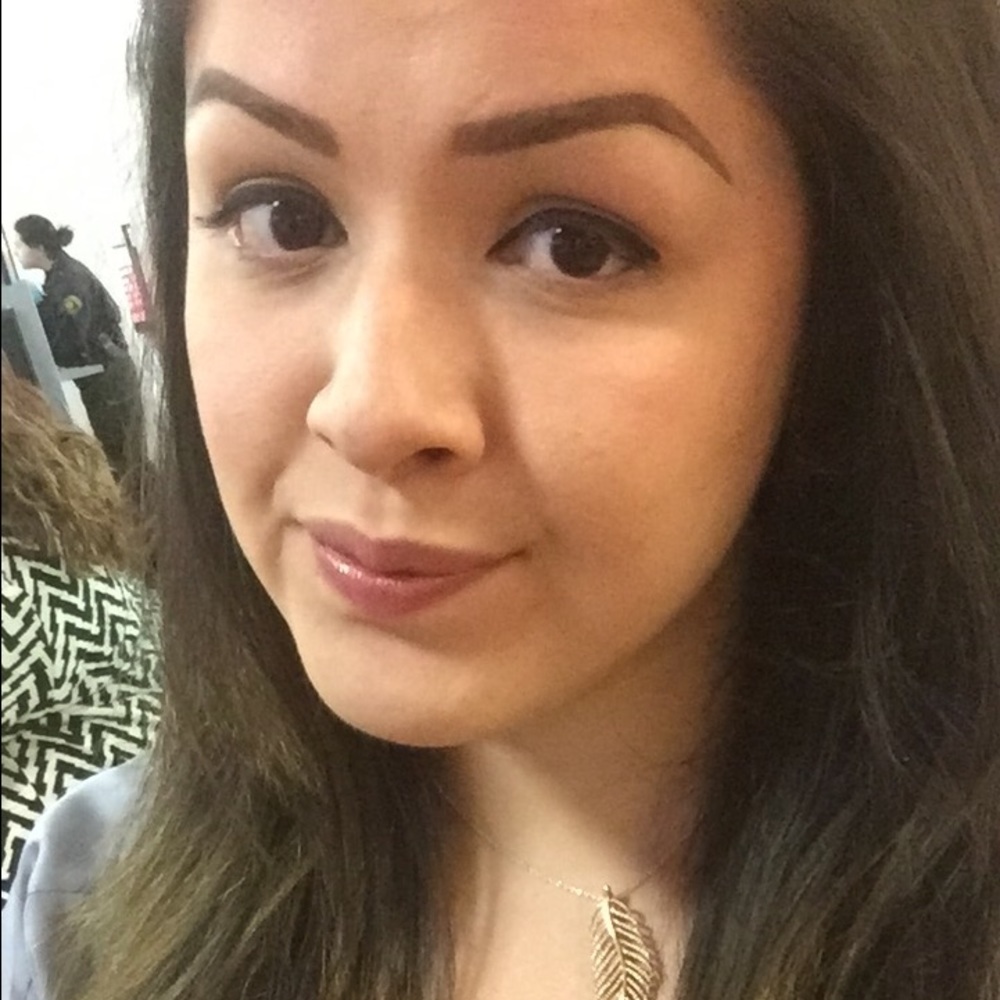 Meet your Posher, Yvette