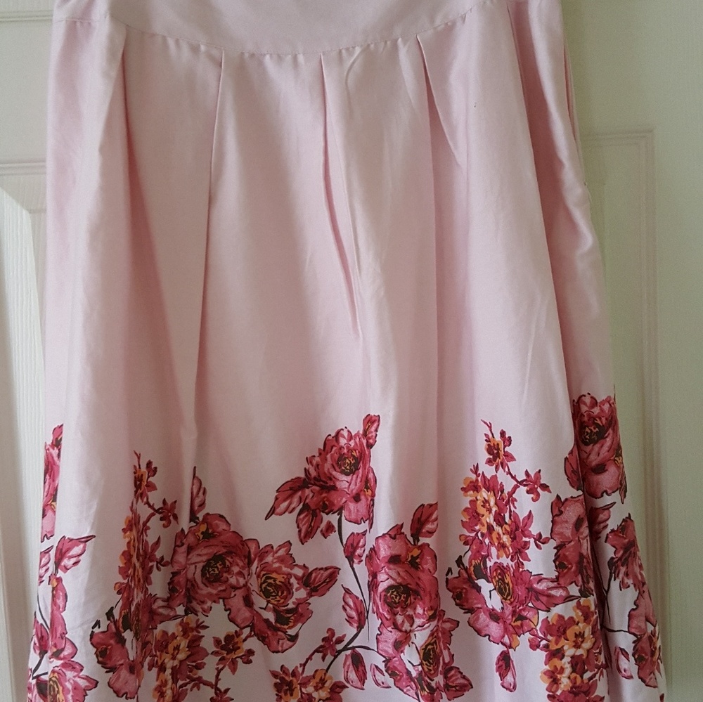 Fully lined summery pink skirt