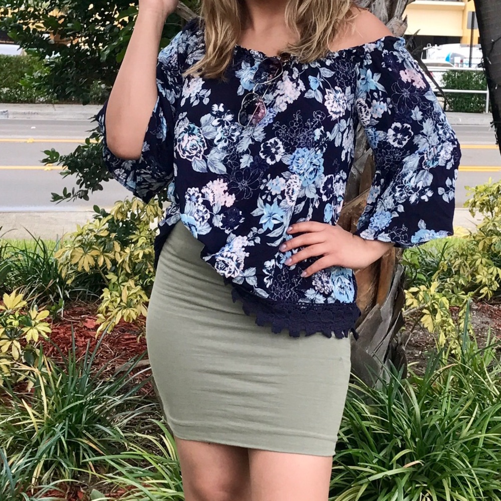 OVER THE SHOULDER FLORAL BLOUSE