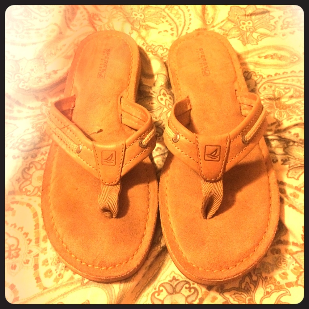 Sperry flip flops