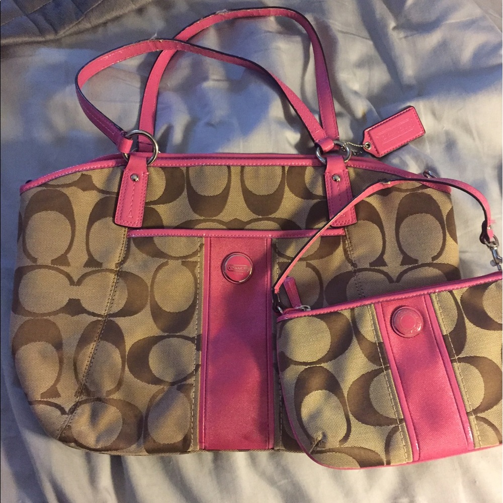Coach purse and matching wristlet