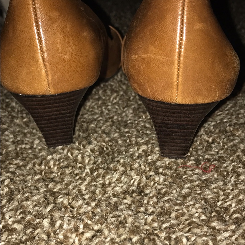 Light brown peep toe
