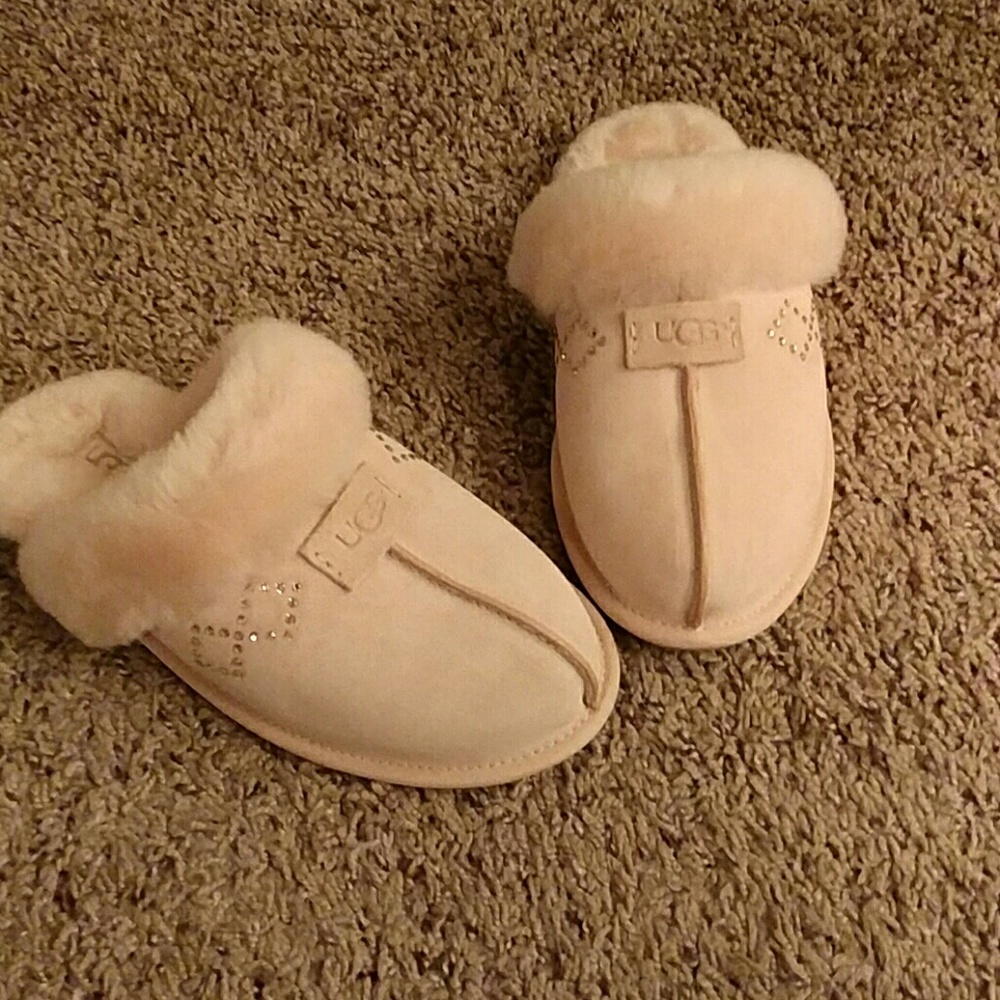 Ugg shearling slippers beige w crystals