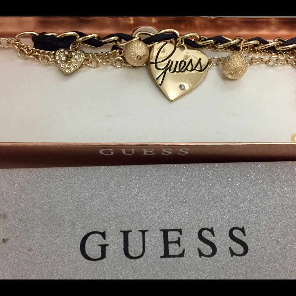 🍭NIB GUESS Bracelet with Charms - so pretty!👍