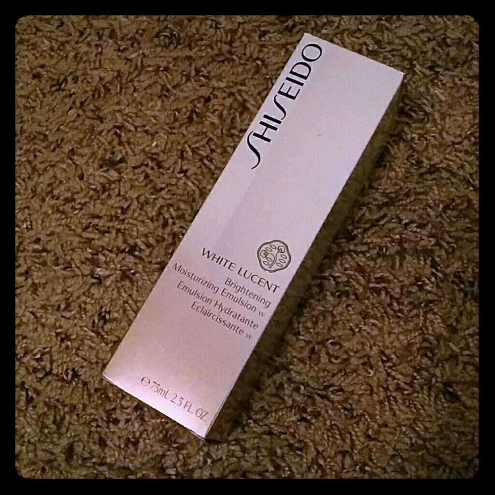 Shiseido white lucent brightening moisturizing Emu