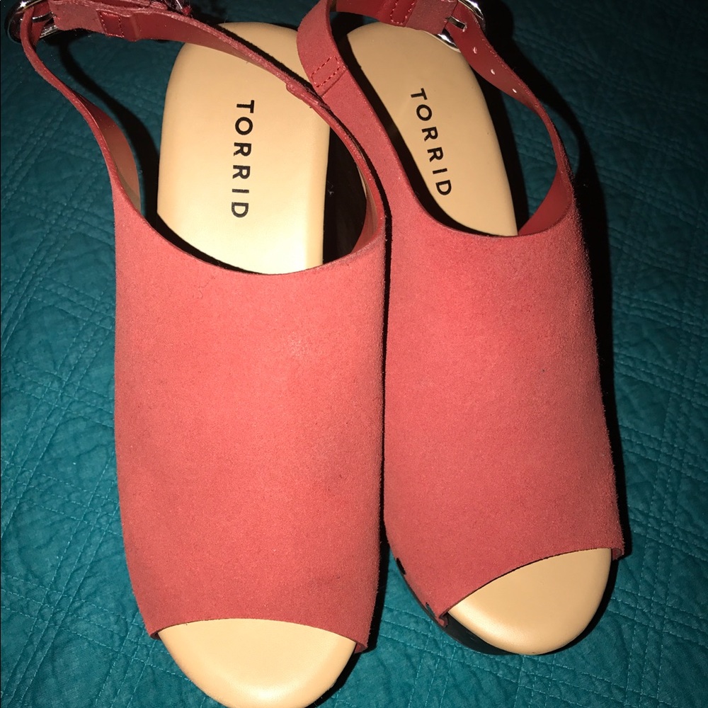 Rust colored wedge sandal.