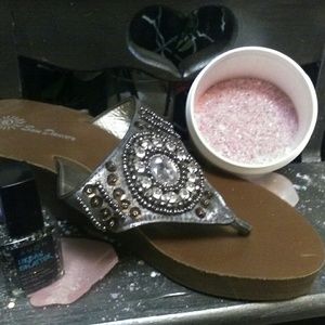 Exfoliating foot scrub