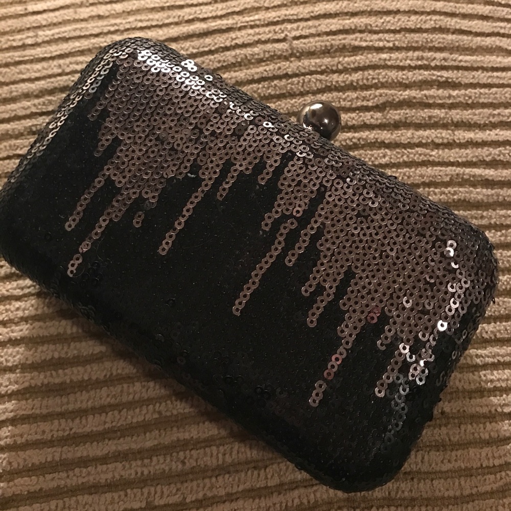 Sequined clutch