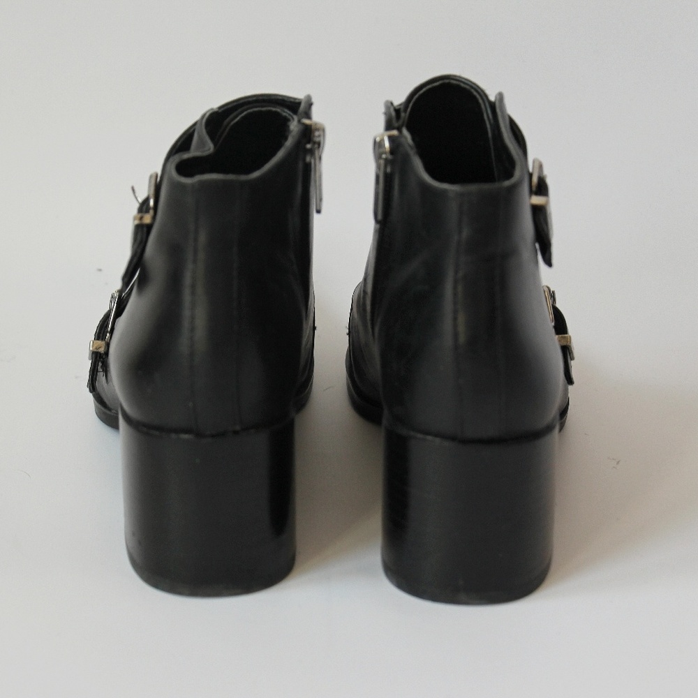 BNWOT Sam Edelman Black Buckle Calf-Hair Bootie - Picture 4 of 4