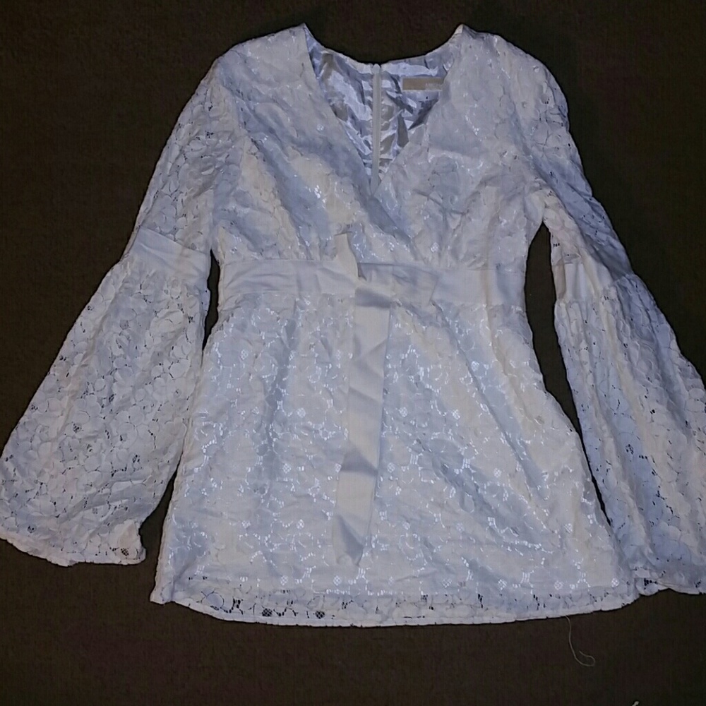 Michael Kors women's size 4 cream lace shirt