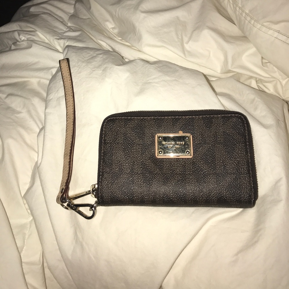 Michael Kors wristlet wallet