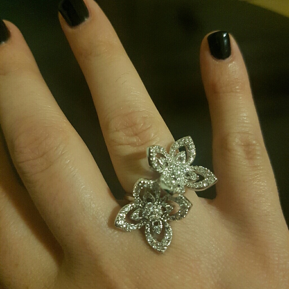 Brand new flower ring