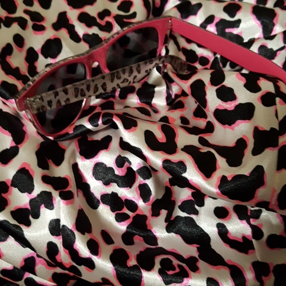 FREE Pink silver leopard print wayfairer sunnies - Picture 2 of 6