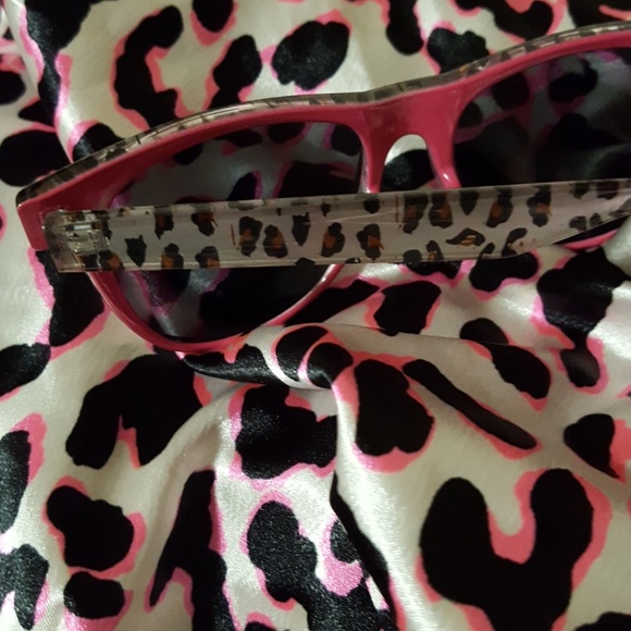 FREE Pink silver leopard print wayfairer sunnies - Picture 3 of 6