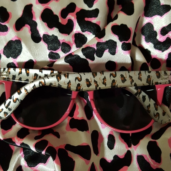 FREE Pink silver leopard print wayfairer sunnies - Picture 4 of 6
