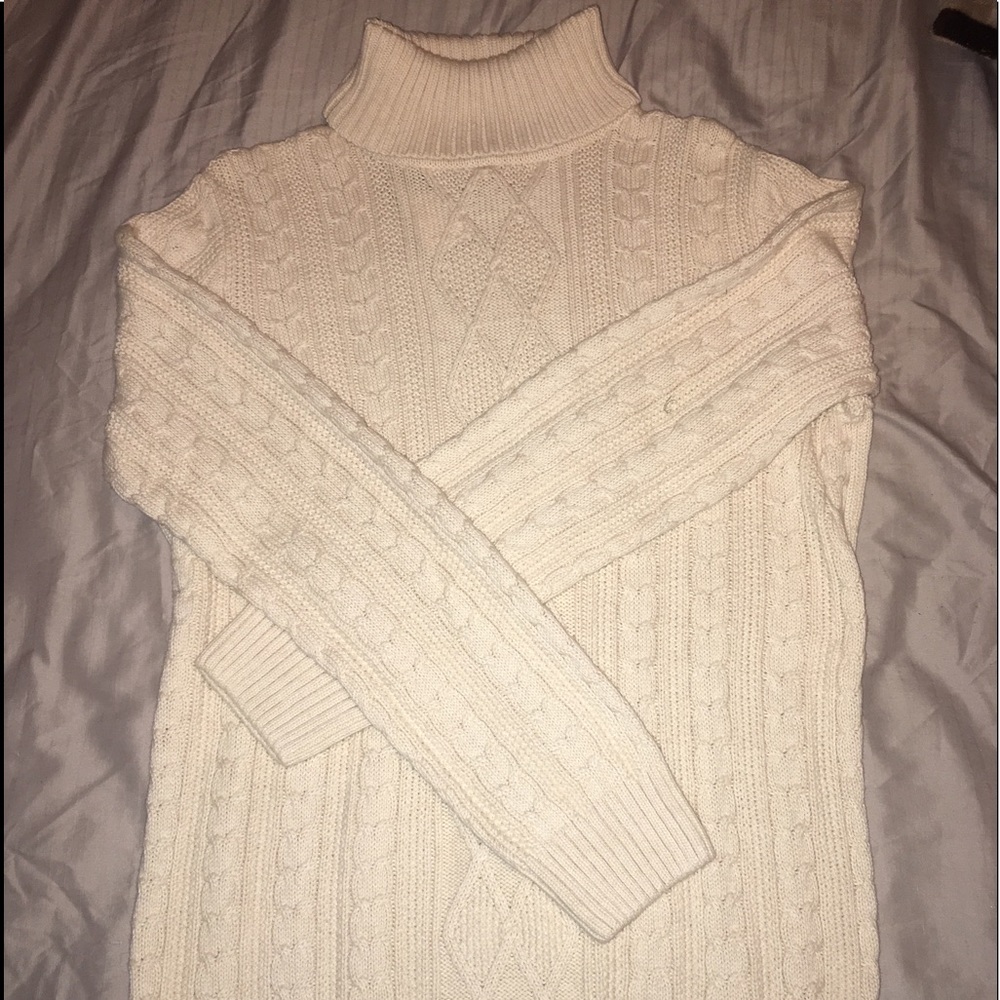 ❤️❤️🎉FLASH SALE❤️❤️Cream turtleneck sweater