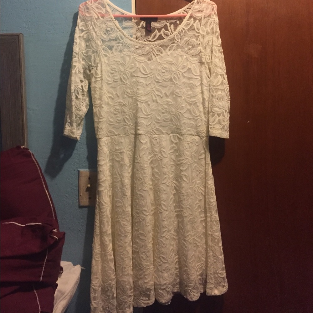 White Lace dress with sleeves