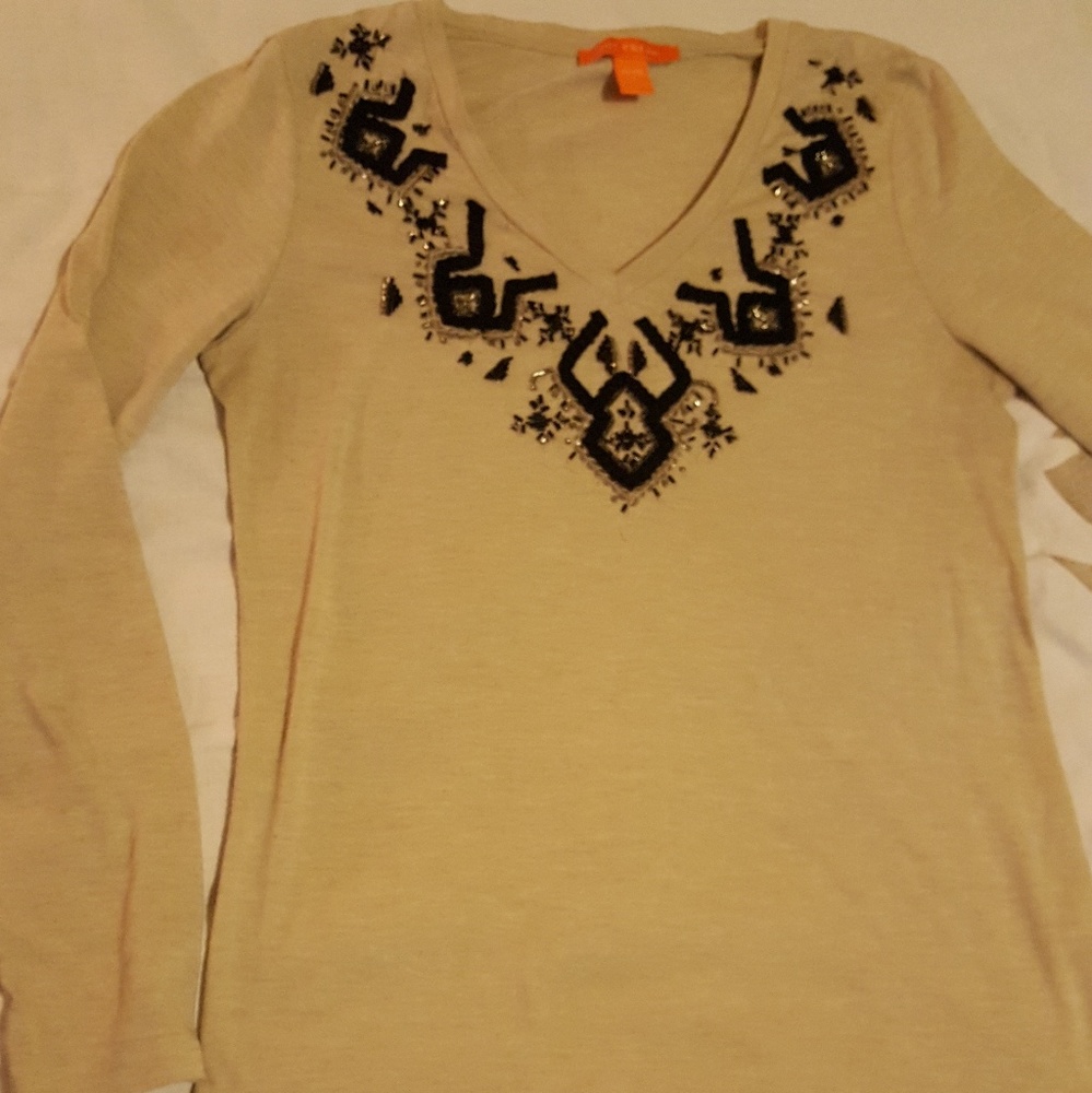 Tan & Navy Jewel V-Neck long sleeve Tee
