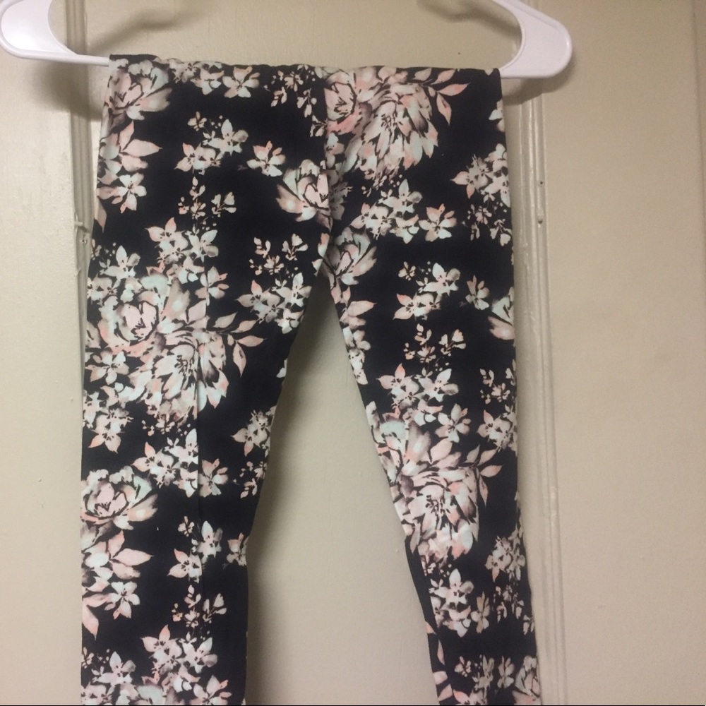 XS Charlotte Russe Floral Leggings