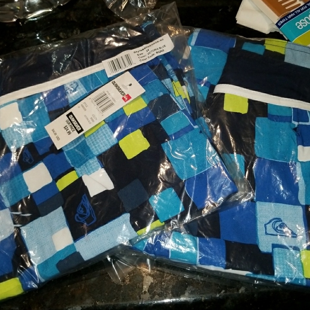 🆕Boys 8-16 Quiksilver Double Checked Boardshorts - Picture 4 of 4