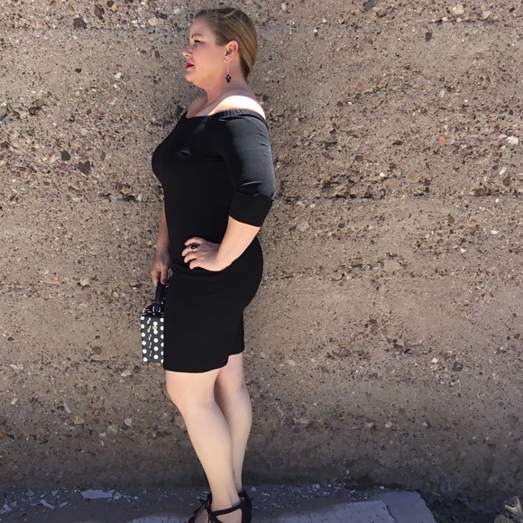 Black Women's Off the Shoulder dress-Host Pick🌟 - Picture 2 of 4