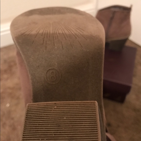 size 8 women's light brown booties with fringe - Picture 5 of 6