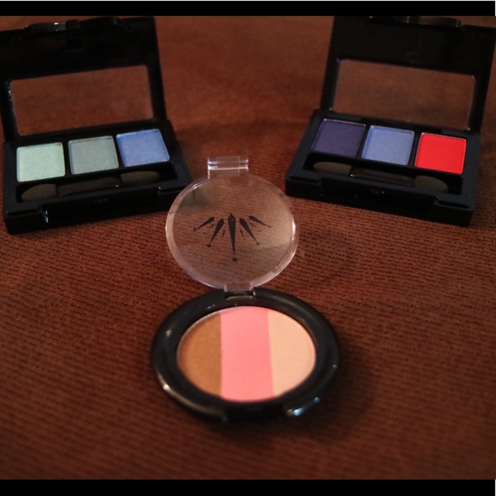 Crown Brushes eyeshadow palettes and blush set
