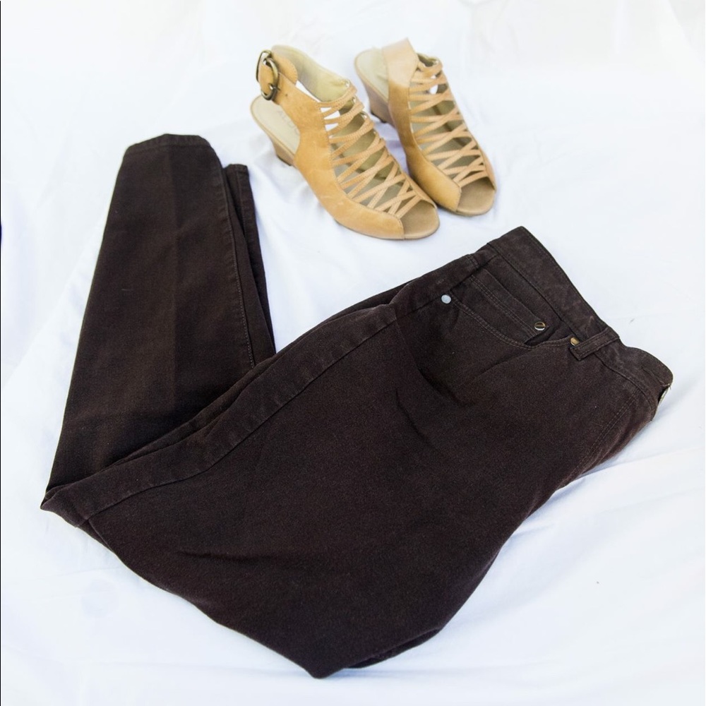Chico's "So Slimming" Brown Jeans - Short