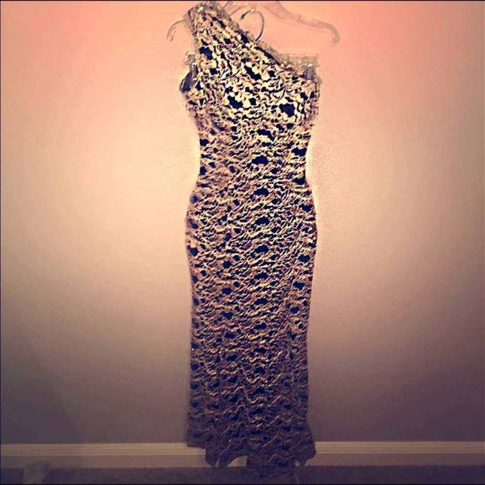 One-Shoulder Lace Formal Dress Gold and Black - Picture 3 of 3