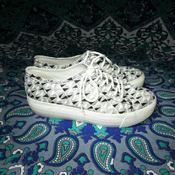 White Platforms from Solestruck's Limited Edition - Picture 2 of 4