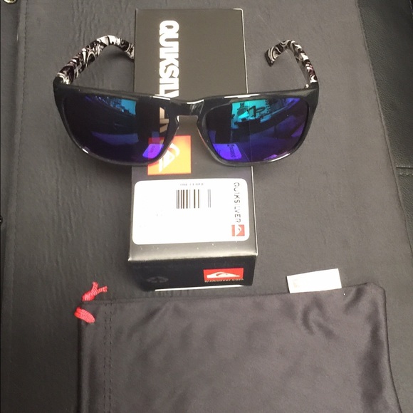 New Quiksilver glasses and Solar Watch bundle - Picture 1 of 6