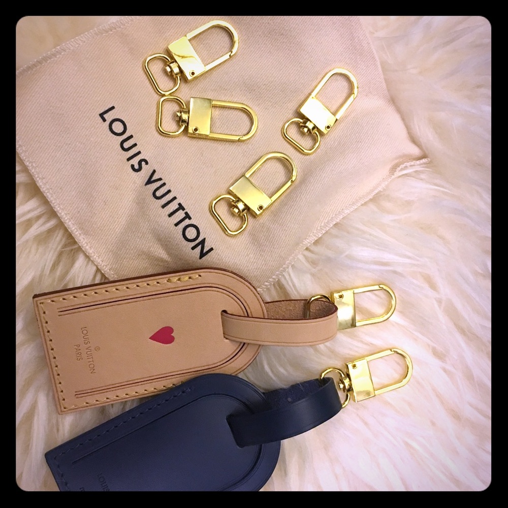 Clip  for luggage tag