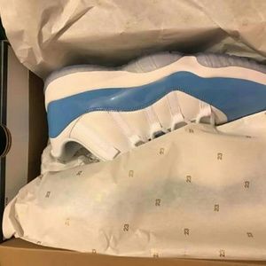 Deadstock cool blue 11s size 9