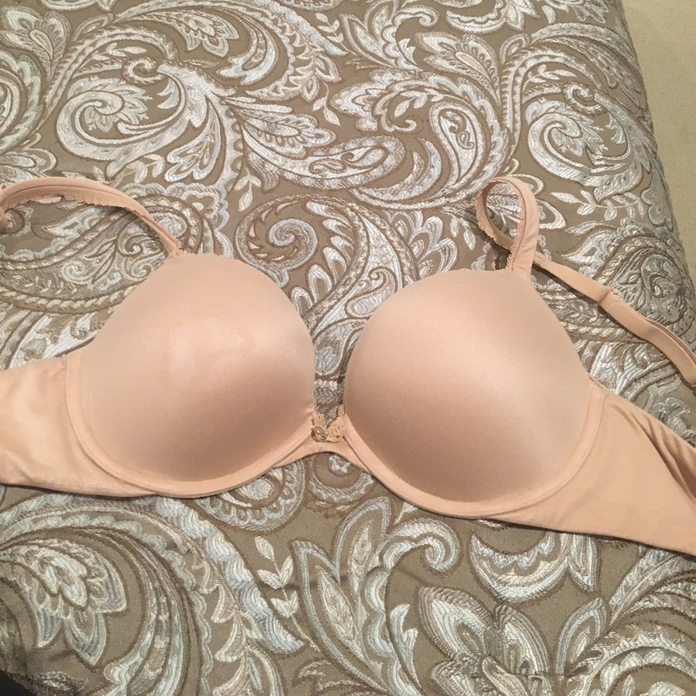 Victoria secret body bra 38 B