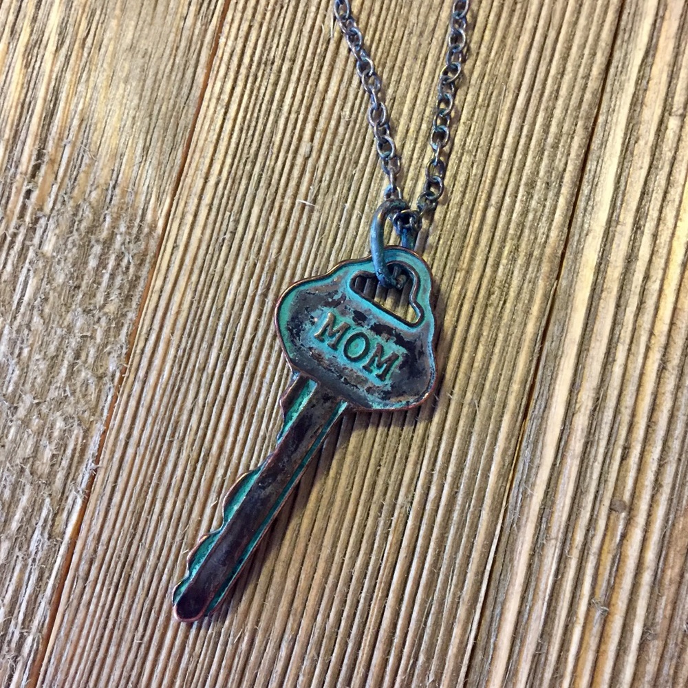💠JUST IN !!💠 'MOM' KEY PENDANT NECKLACE