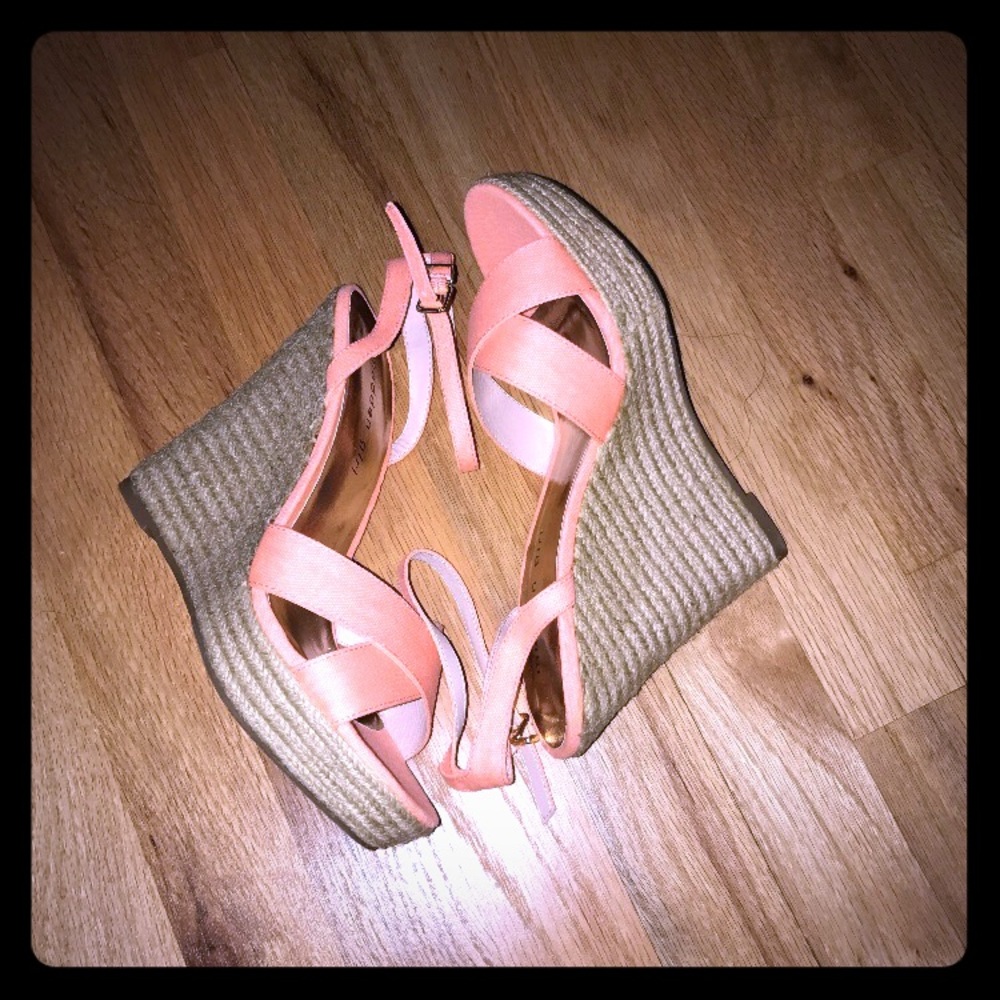 Steve Madden **NEW /NWOT** Wedge Sandal Size 7.5
