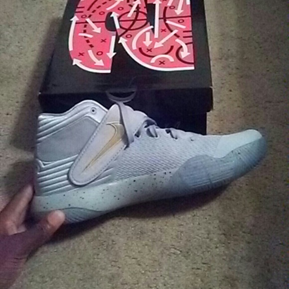 Kyrie 2 Wolf Grey - Picture 1 of 2