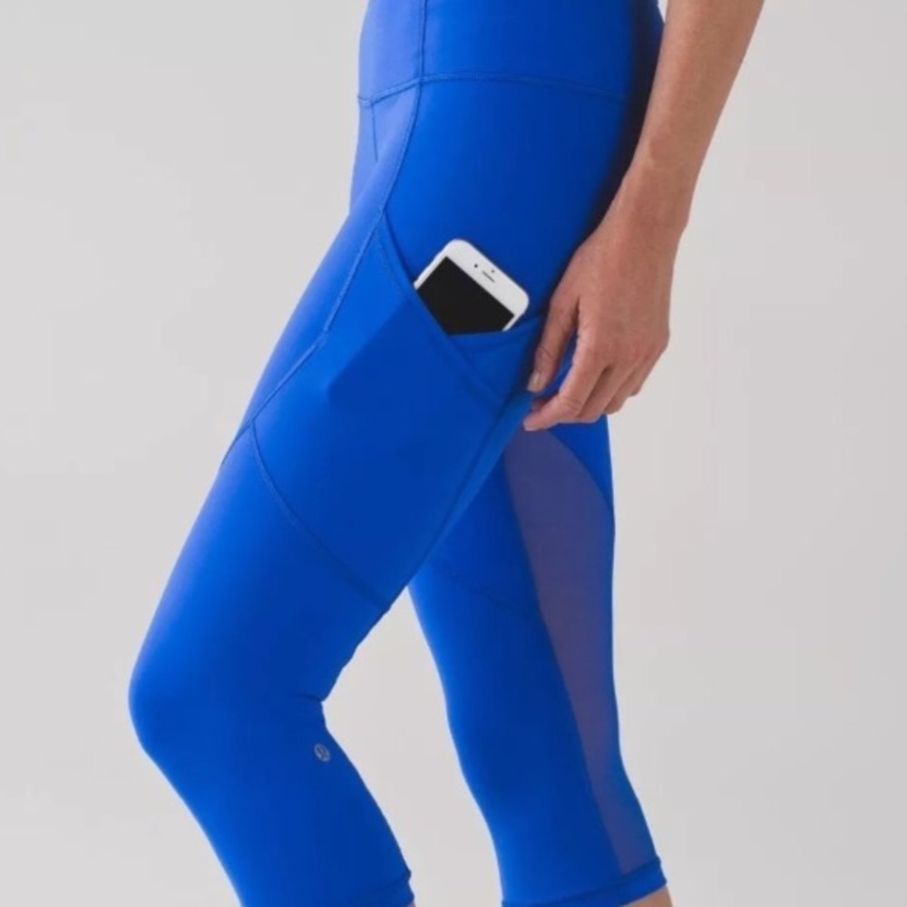 Lululemon Outrun Crop - Bright Blue - Size 6