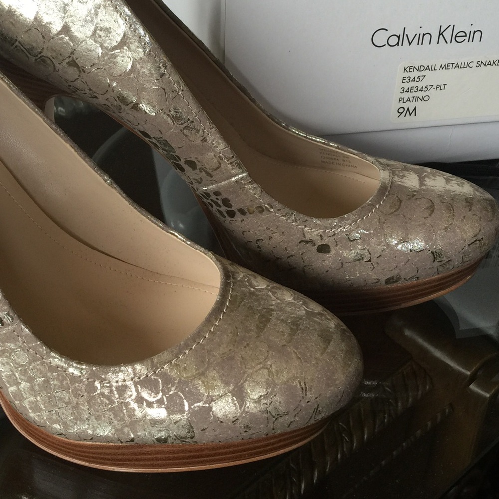 NWT metallic snake print heels