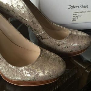 NWT metallic snake print heels