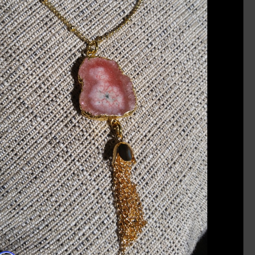 24k gold salmon pink agate tassel necklace - Picture 2 of 3