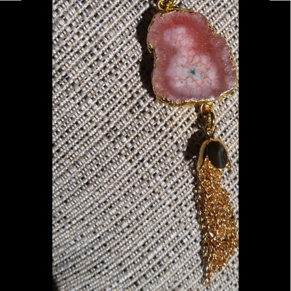 24k gold salmon pink agate tassel necklace - Picture 3 of 3