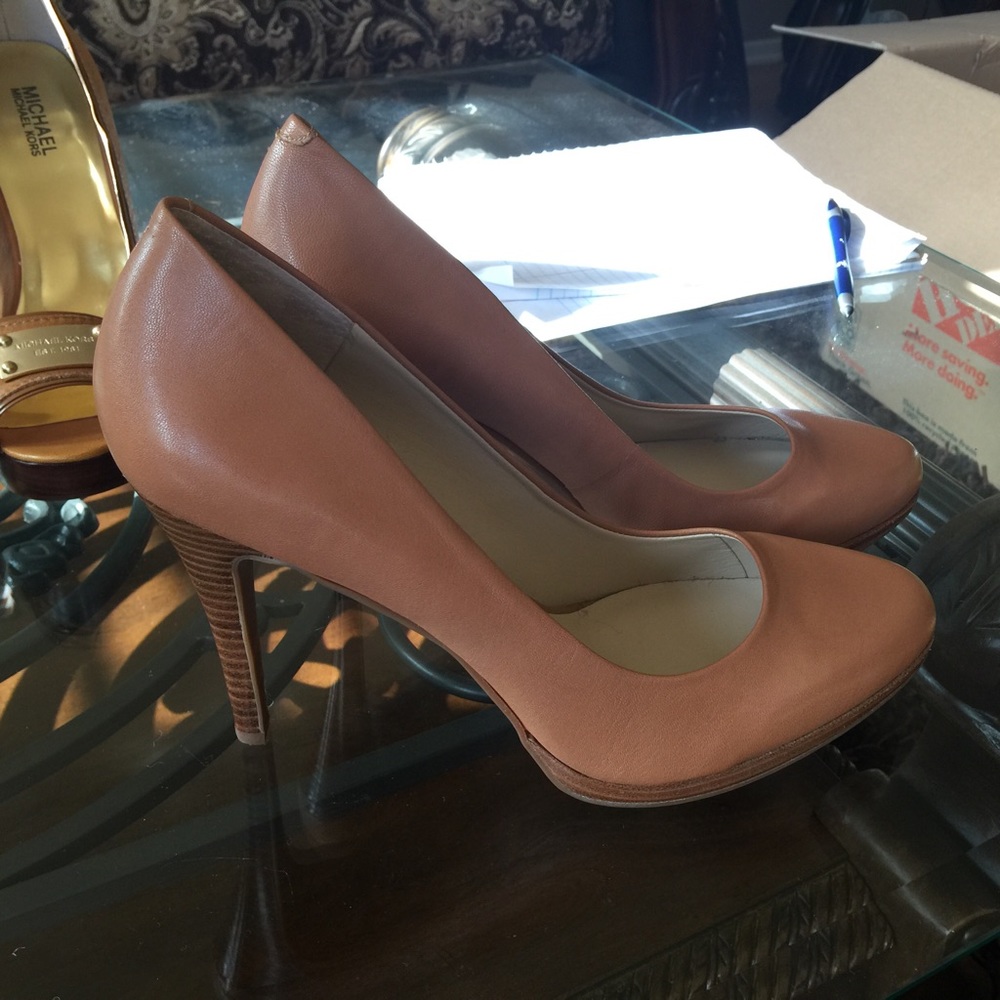 NWT tan Nine West heels